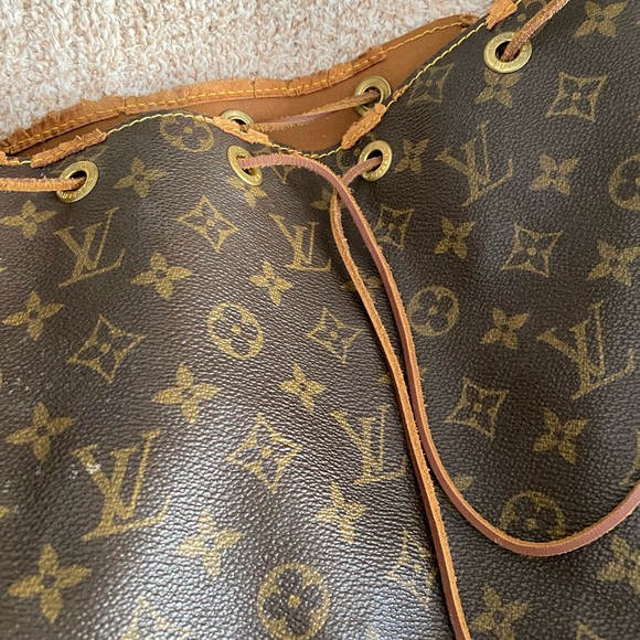 Louis Vuitton Monogram bucket bag!! - Picture 5 of 9